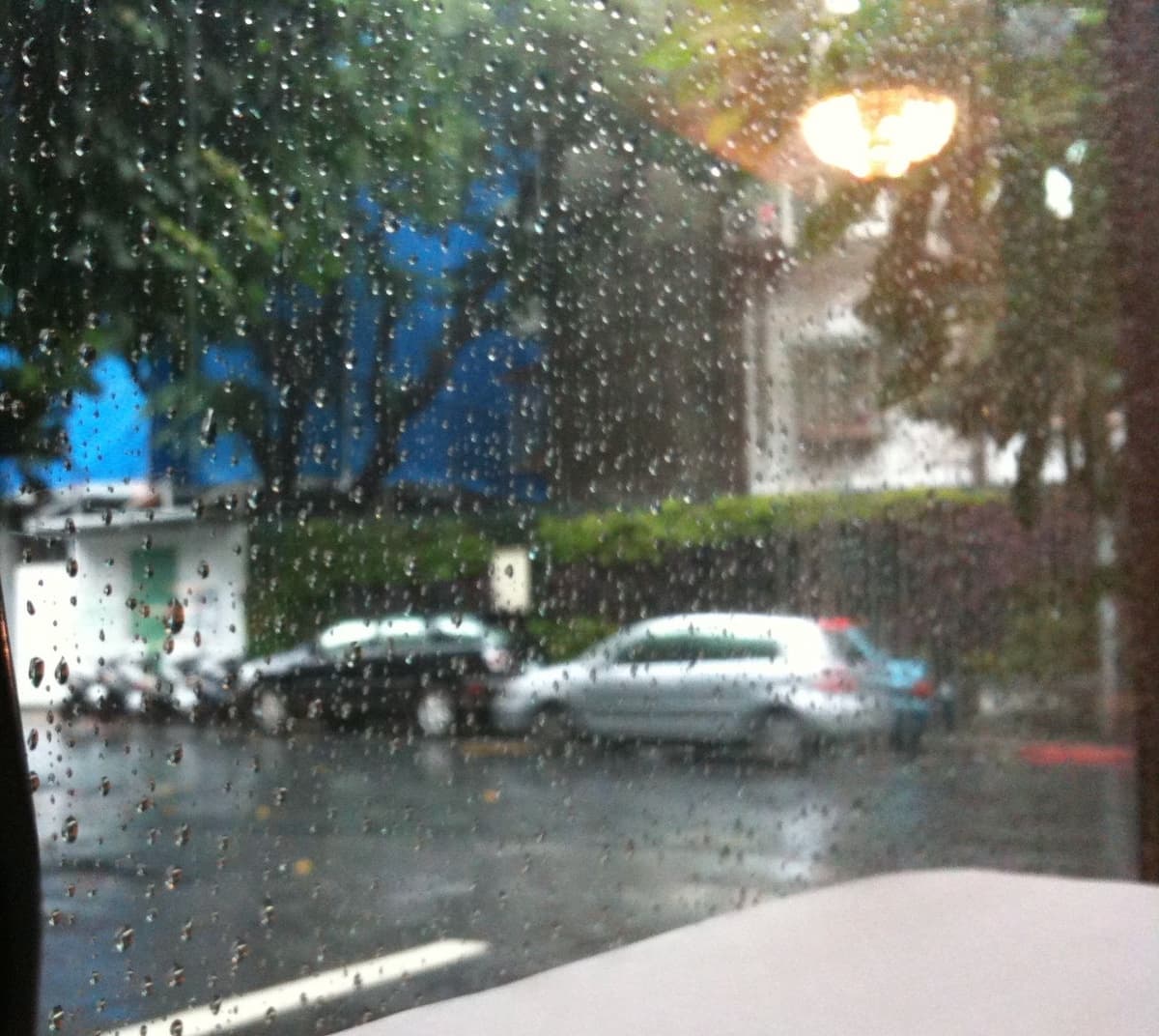 下雨時想起的詩